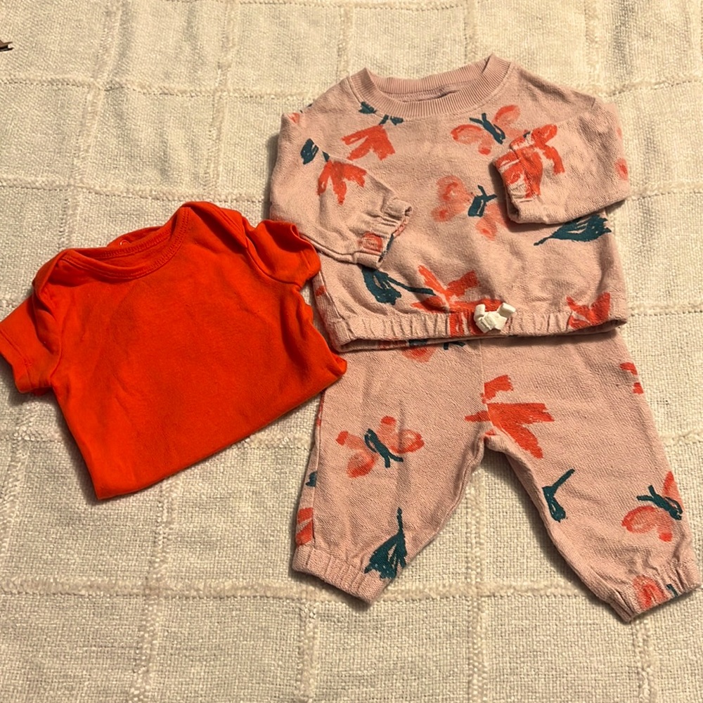 3 piece set sweater ,pants, onesie